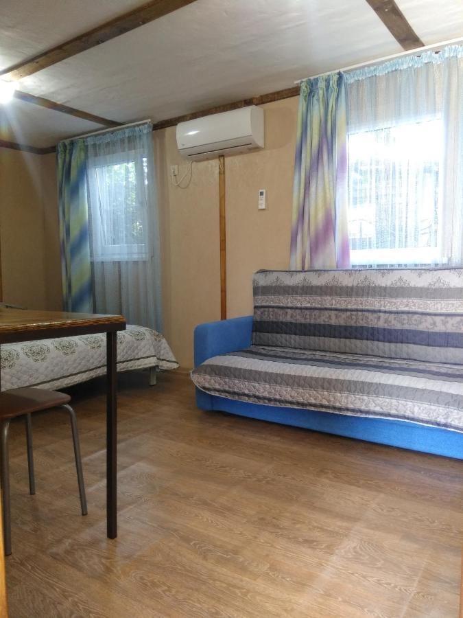 Гостевой Дом Ксения Hotel Szuhumi Kültér fotó
