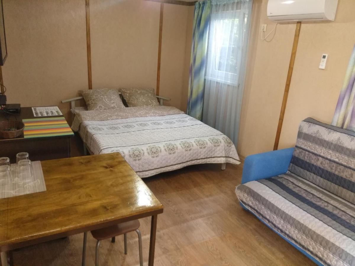 Гостевой Дом Ксения Hotel Szuhumi Kültér fotó