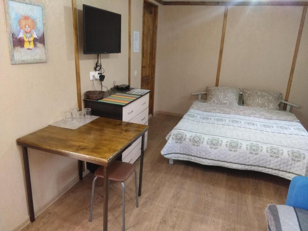 Гостевой Дом Ксения Hotel Szuhumi Kültér fotó