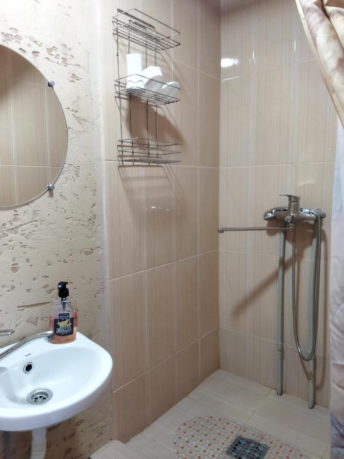 Гостевой Дом Ксения Hotel Szuhumi Kültér fotó